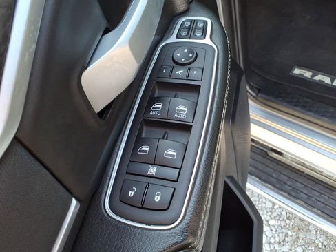 Used 2024 RAM 2500 Big Horn w/ Sport Appearance Package image 20