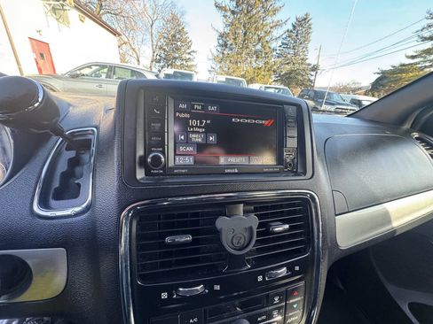 Used 2017 Dodge Grand Caravan GT image 30