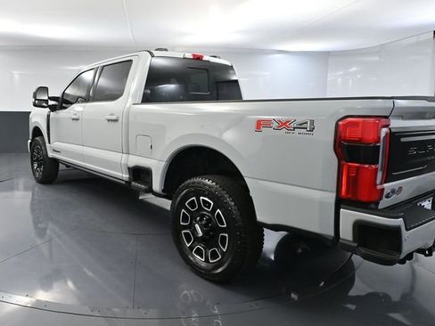 Used 2025 Ford F250 Platinum w/ FX4 Off-Road Package image 9