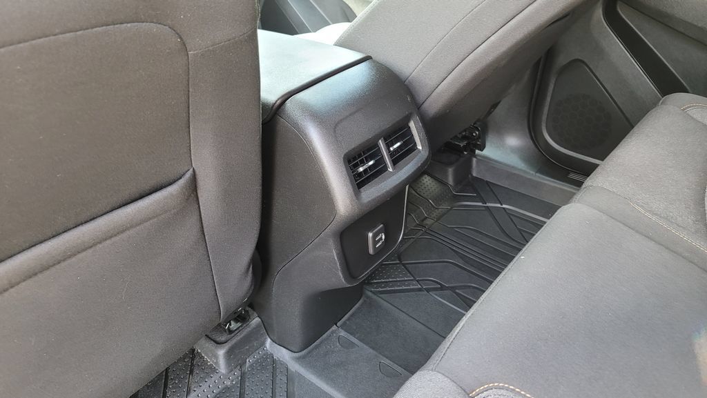 Used 2020 Chevrolet Equinox LT w/ Driver Convenience Package FWD image 26