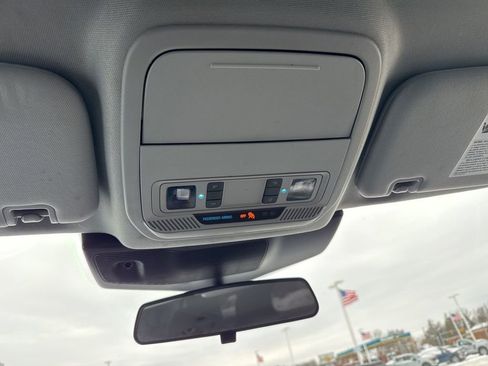 Used 2023 Ford Explorer XLT image 21