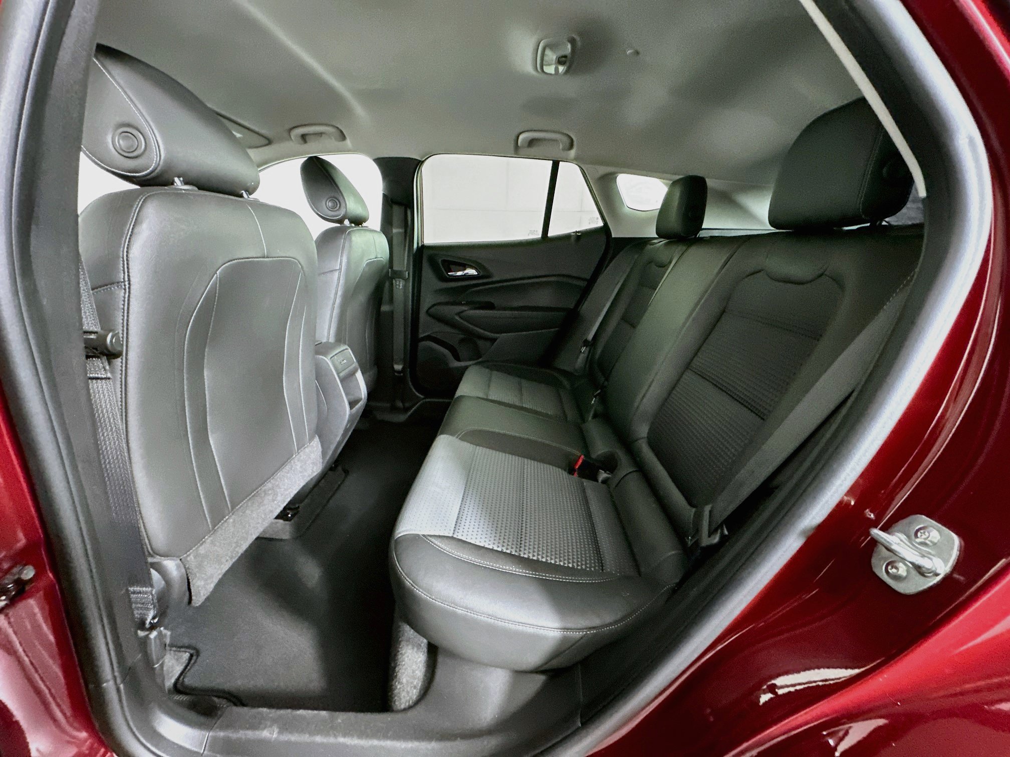 Used 2025 Chevrolet Trax LT FWD image 26