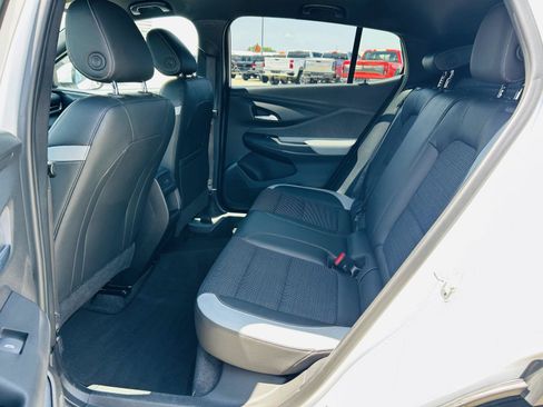 Used 2025 Buick Envista Preferred FWD image 23