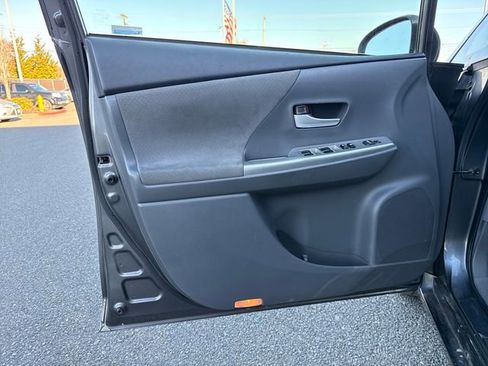 Used 2013 Toyota Prius V Three image 18
