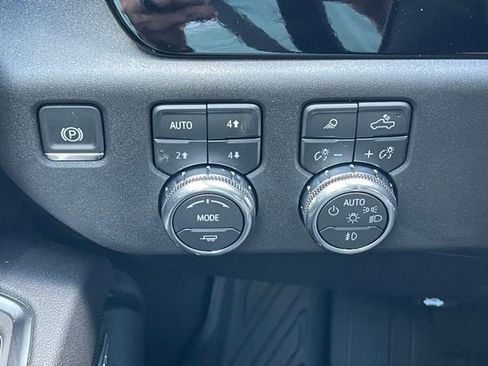 New 2026 GMC Sierra 2500 SLT w/ SLT Premium Package image 16