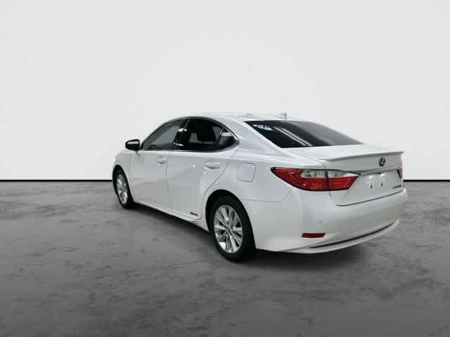 Used 2015 Lexus ES 300h w/ Navigation System Package FWD image 2