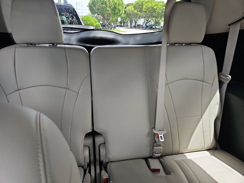 Used 2021 Buick Enclave Essence image 8