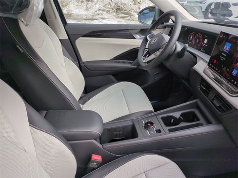 New 2026 Volkswagen Tiguan SE image 35