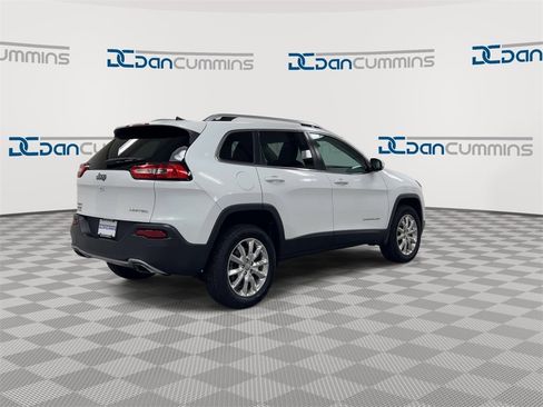 Used 2017 Jeep Cherokee Limited w/ Luxury Group image 8