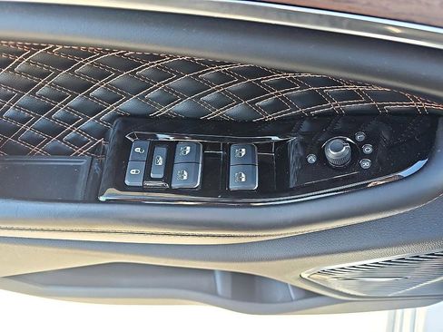 Used 2023 Jeep Grand Cherokee L Summit w/ Luxury Tech Group V image 11