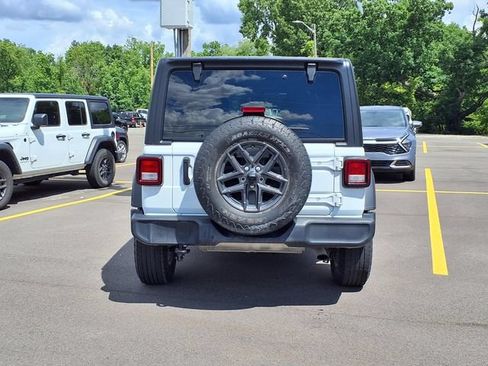Used 2024 Jeep Wrangler Unlimited Sport AWD/4WD image 19