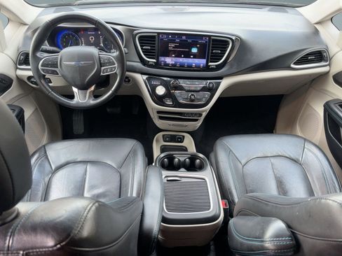 Used 2021 Chrysler Pacifica Touring-L image 14