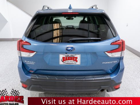 Used 2019 Subaru Forester Premium AWD/4WD image 4