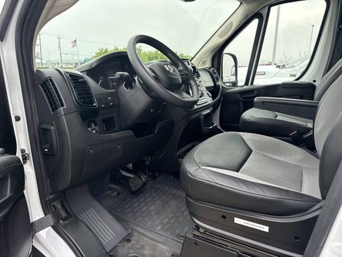 Used 2025 RAM ProMaster 2500 w/ Convenience Group FWD image 8
