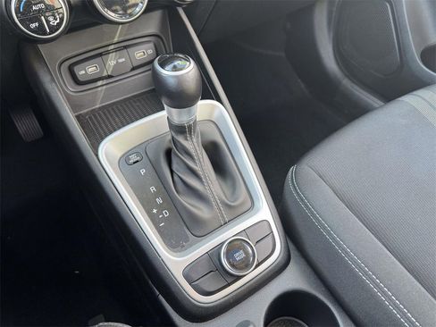 Used 2022 Hyundai Venue SEL w/ Cargo Package image 26