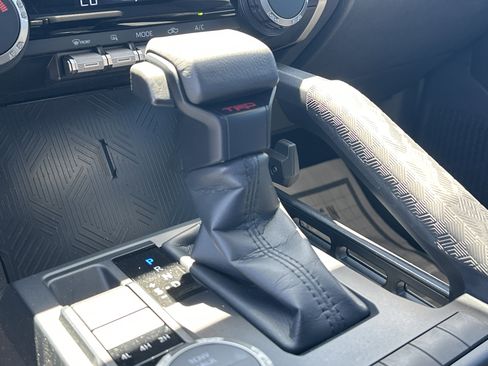 Used 2025 Toyota Tacoma TRD Sport image 31