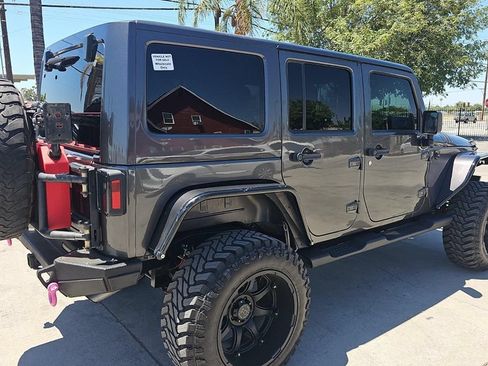 Used 2014 Jeep Wrangler Unlimited Sahara w/ Connectivity Group AWD/4WD image 4