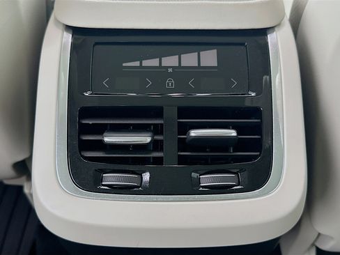 Used 2025 Volvo XC90 B5 Core w/ Protection Package image 28