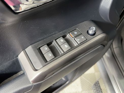 Used 2019 Toyota Tacoma TRD Sport image 10