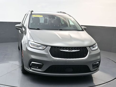 Used 2022 Chrysler Pacifica Touring-L image 11
