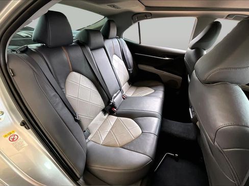 Used 2018 Toyota Camry XLE w/ Driver Assist Package FWD image 18