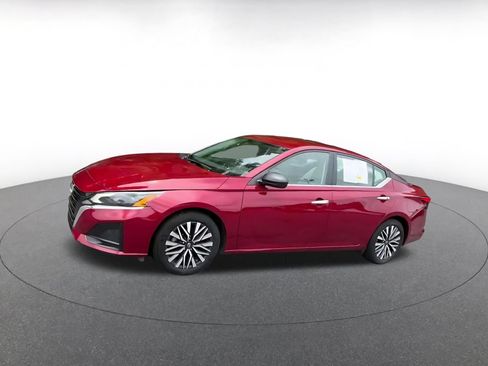 Used 2025 Nissan Altima 2.5 SV FWD image 4