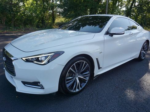 Used 2017 INFINITI Q60 2.0t w/ Moonroof Package AWD/4WD image 4