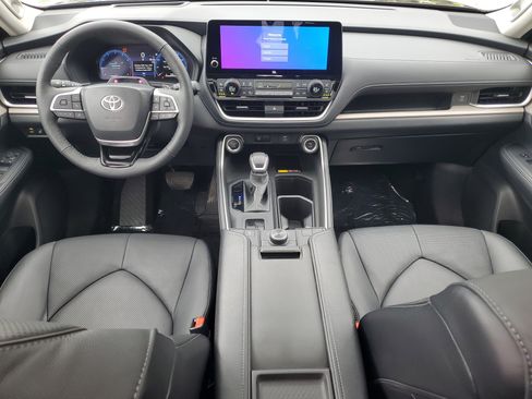 Used 2024 Toyota Grand Highlander AWD image 22