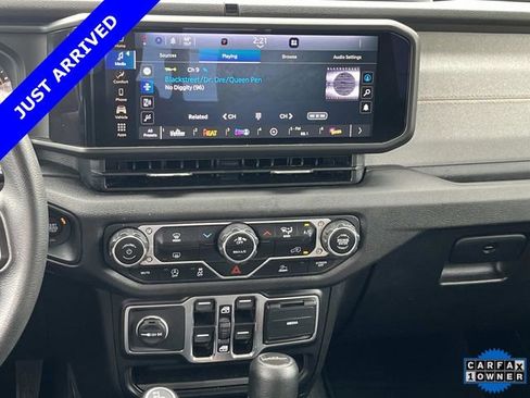 Certified 2024 Jeep Gladiator Sport AWD/4WD image 18