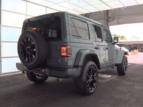 Used 2025 Jeep Wrangler Unlimited Sahara w/ Safety Group AWD/4WD image 6