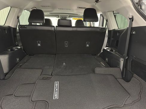 Used 2022 Toyota Highlander XLE image 19