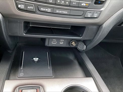 Used 2025 Honda Ridgeline Sport image 17