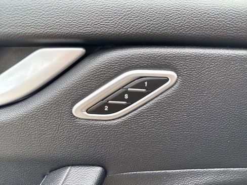 Used 2018 Maserati Levante image 18