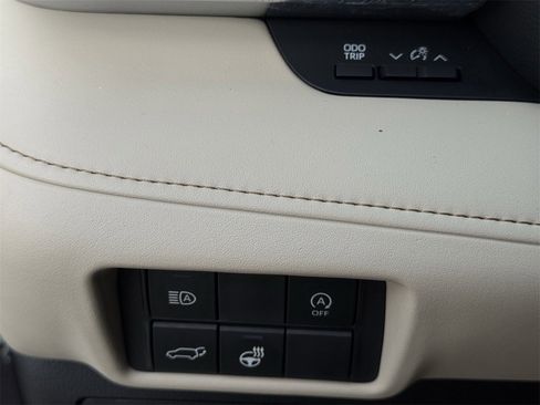 Used 2023 Toyota Highlander Limited image 23