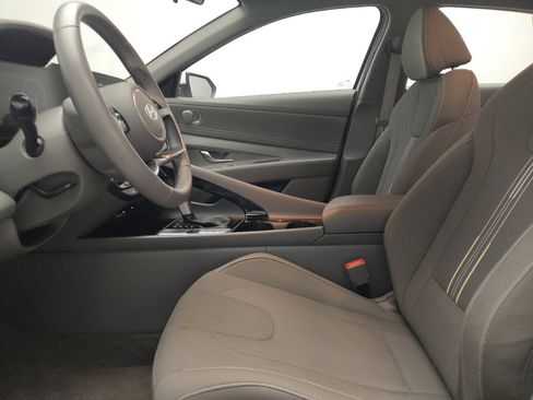 Used 2025 Hyundai Elantra SEL FWD image 17