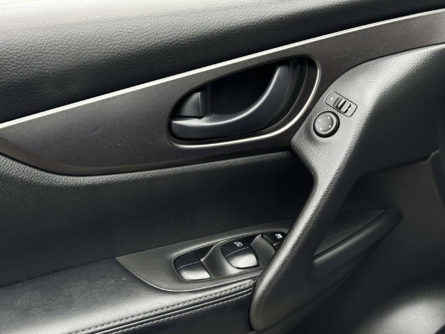 Used 2020 Nissan Rogue Sport S FWD image 16