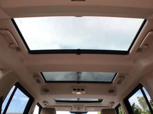 Used 2016 Land Rover LR4 HSE image 29