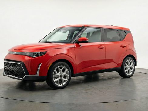 Used 2025 Kia Soul LX w/ LX Technology Package image 3