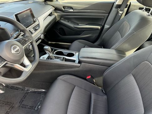 Used 2024 Nissan Altima 2.5 SV image 18