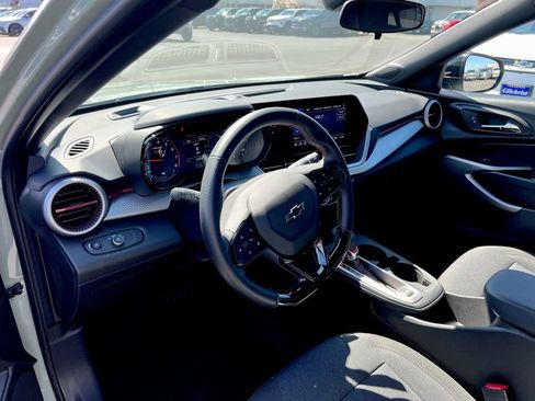 Used 2024 Chevrolet Trax RS w/ Driver Confidence Package FWD image 10