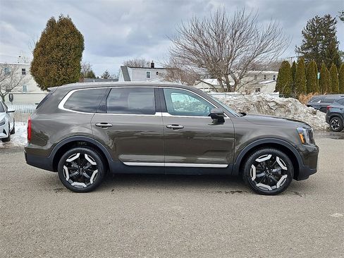 Certified 2024 Kia Telluride S image 8