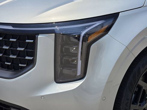 New 2026 Kia Carnival SX w/ SX Dark Edition Package FWD image 6