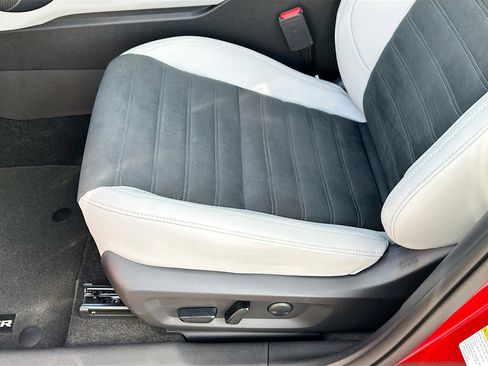 New 2025 Mitsubishi Outlander SE image 14