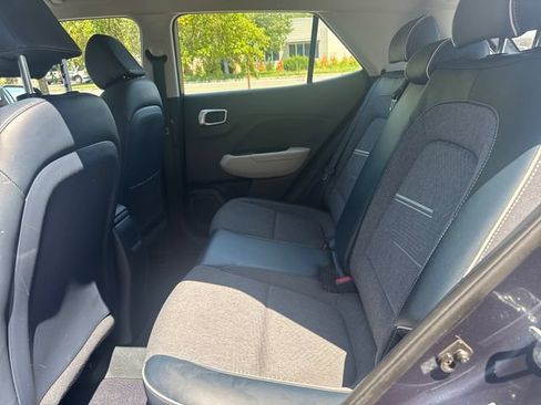 Used 2023 Hyundai Venue Limited FWD image 26