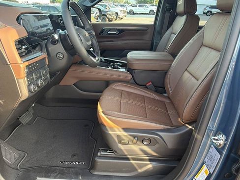 New 2026 Chevrolet Suburban High Country AWD/4WD image 16