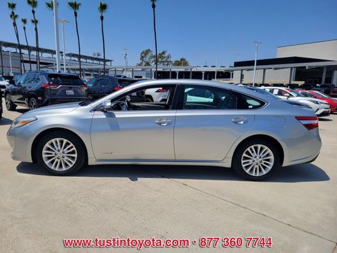 Used 2015 Toyota Avalon XLE Premium w/ Preferred Accessory Package FWD image 7