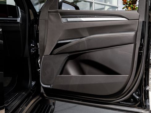 Used 2025 Cadillac Escalade ESV V image 36