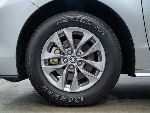 Used 2024 Toyota Sienna XLE image 11