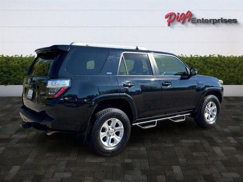 Used 2018 Toyota 4Runner SR5 image 9