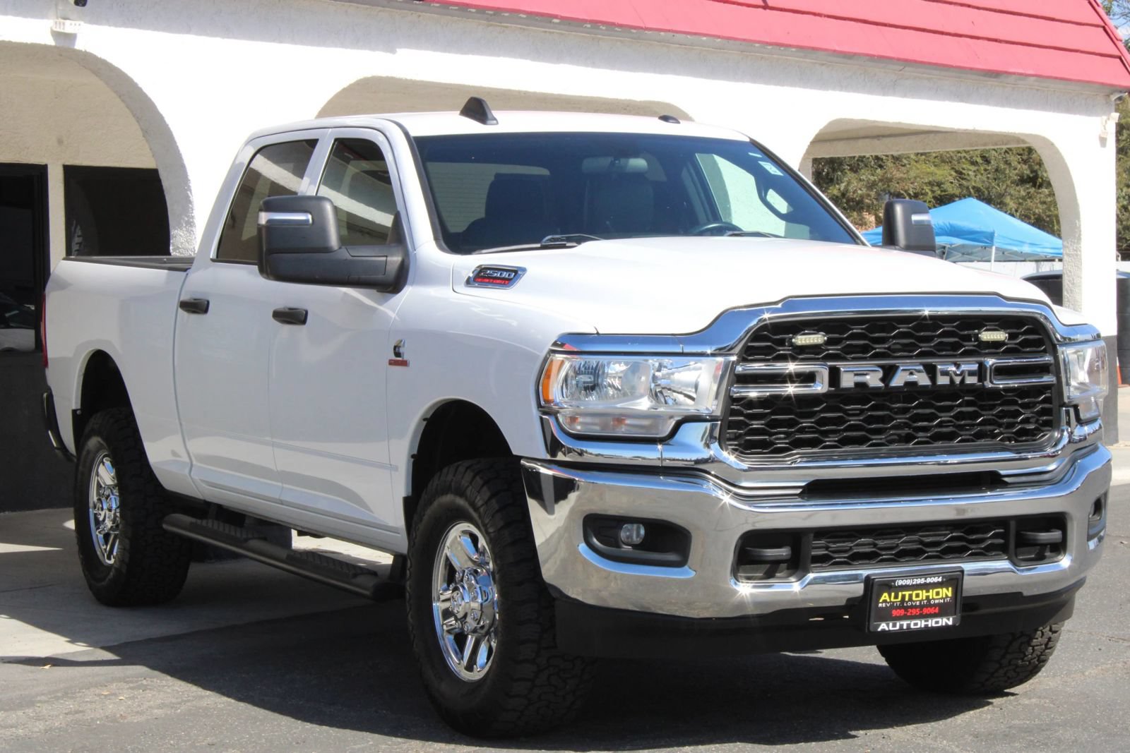 Used 2024 RAM 2500 Tradesman w/ Chrome Appearance Group AWD/4WD image 3